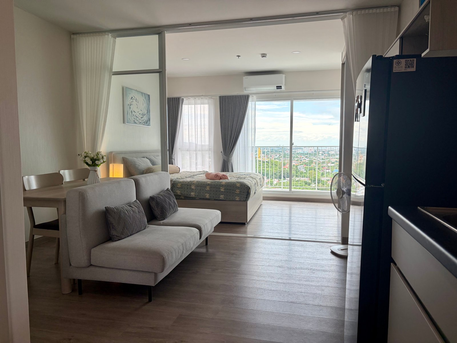 Modern Apartment Skyline View Living Area