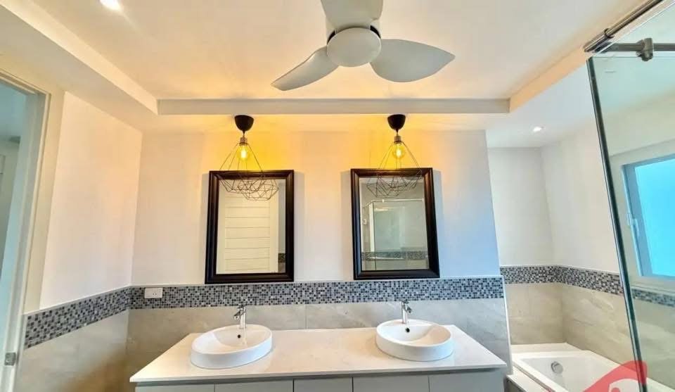 Dream Villa Vanity