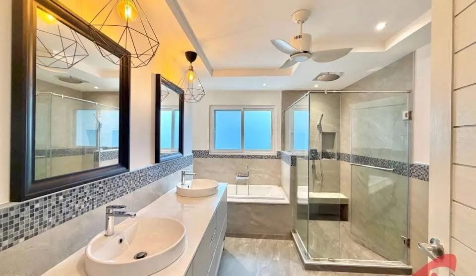 Dream Villa Bathroom